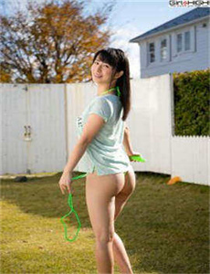 针对小餐厅里的妈妈和女儿